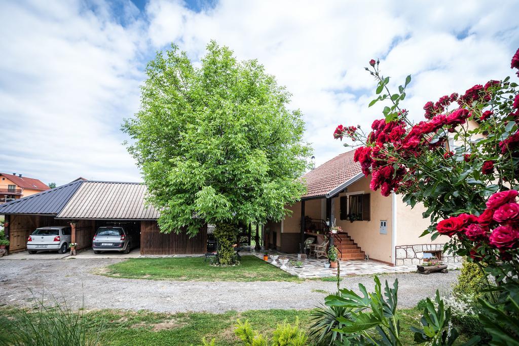 Apartment Tomasevic Slunj Exterior foto