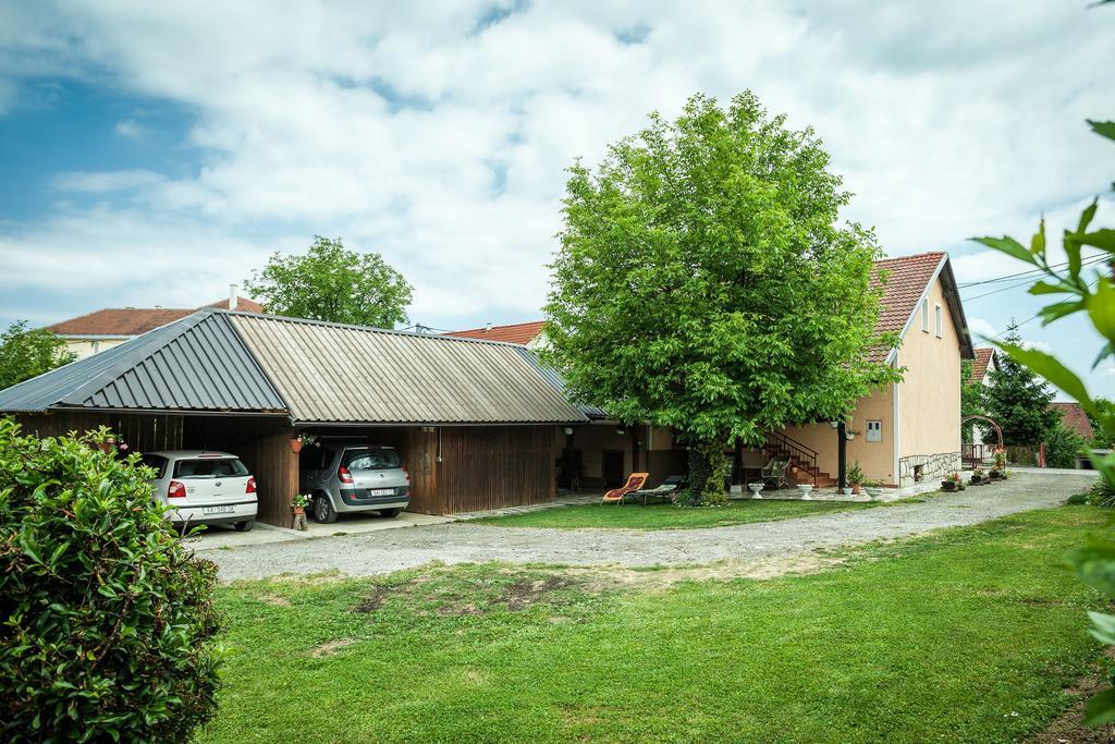 Apartment Tomasevic Slunj Exterior foto