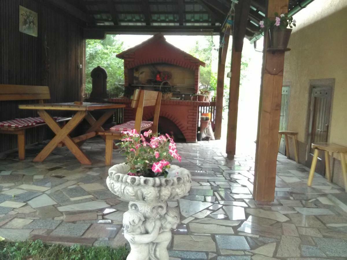 Apartment Tomasevic Slunj Exterior foto